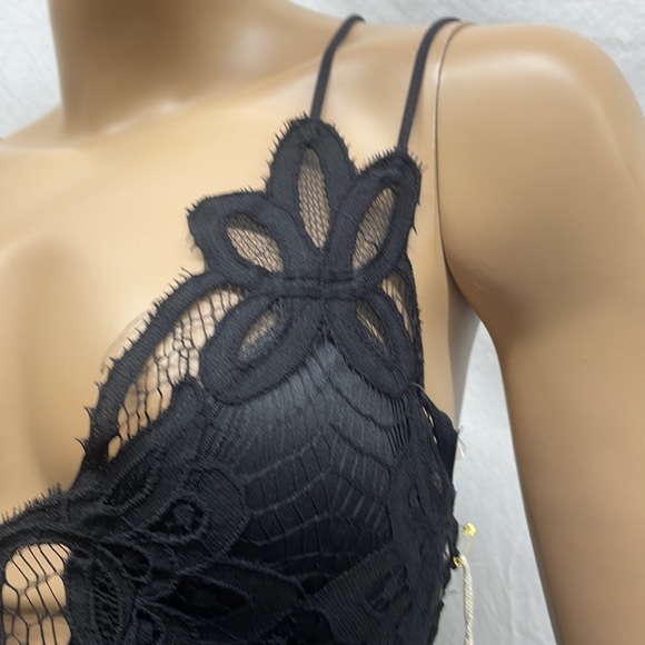 Stella Tweed Black Crochet Lace Adella Bralette NWT - Picture 3 of 8